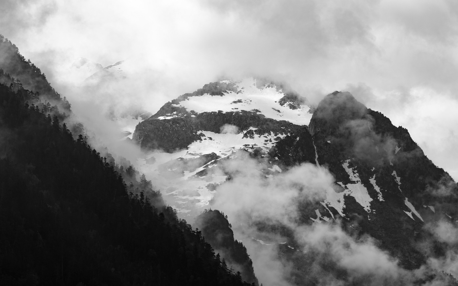 Snow-capped peak photo, Credit: Arseni Mourzenko